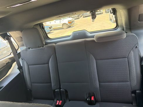 Used 2023 GMC Yukon SLE w/ Gmc Pro Safety Plus Package RWD image 22