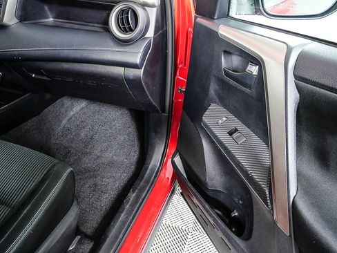 Used 2013 Toyota RAV4 XLE image 22