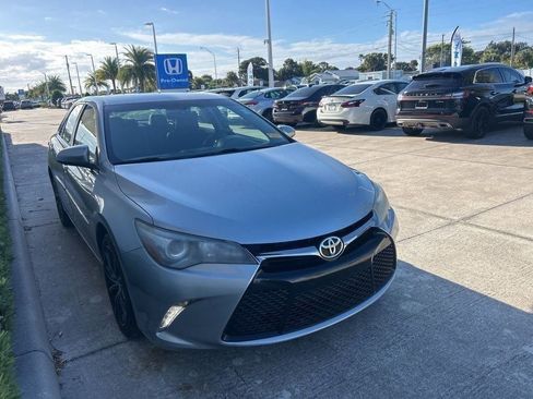 Used 2015 Toyota Camry XSE image 3