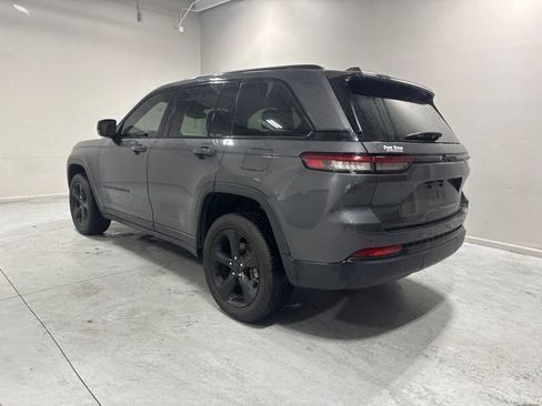 Used 2024 Jeep Grand Cherokee Altitude RWD image 8
