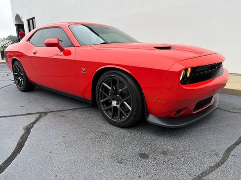 Used 2017 Dodge Challenger R/T Scat Pack RWD image 2