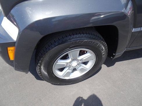 Used 2011 Jeep Liberty Sport image 16