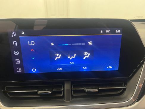 Used 2025 Chevrolet Trax LT w/ LT Convenience Package FWD image 48