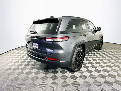 Certified 2024 Jeep Grand Cherokee Altitude image 12