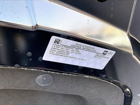 Used 2025 Chevrolet Traverse LT image 32