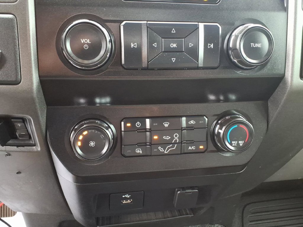 Used 2019 Ford F550 4x4 Regular Cab Super Duty w/ XL Value Package image 18
