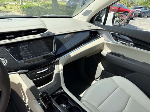 Certified 2025 Cadillac XT6 Premium Luxury w/ LPO, Floor Liner Package AWD/4WD image 26