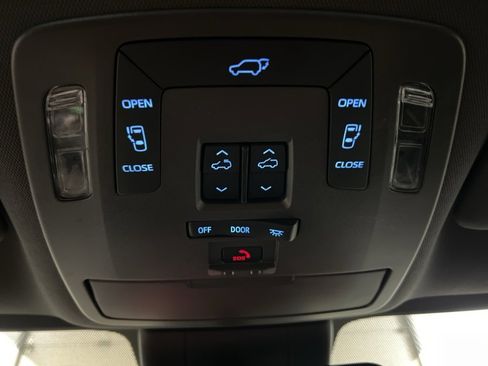 Used 2022 Toyota Sienna XSE image 20