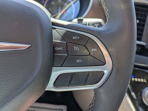 Used 2022 Chrysler Voyager LX image 20