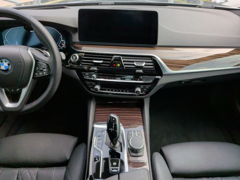 Used 2023 BMW 530e w/ Executive Package RWD image 33