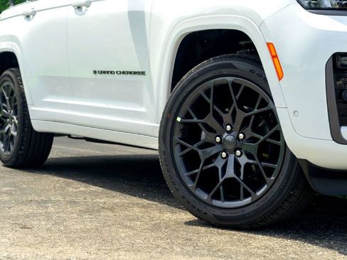 New 2026 Jeep Grand Cherokee Summit AWD/4WD image 3