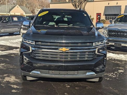 Used 2021 Chevrolet Suburban Premier w/ Premium Package image 8