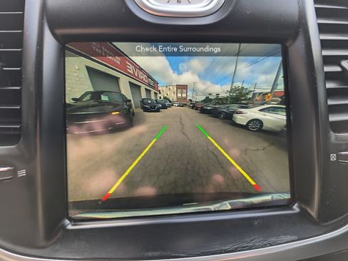 Used 2019 Chrysler 300 Limited AWD/4WD image 23