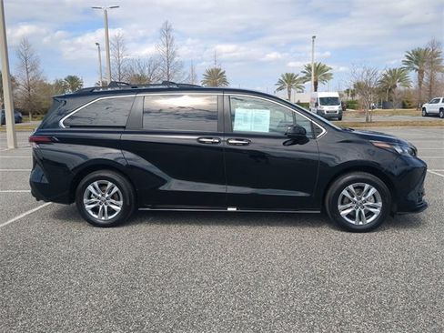 Certified 2023 Toyota Sienna XLE Woodland Edition image 3