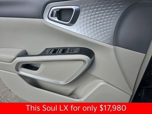 Used 2024 Kia Soul LX w/ Option Group 015 image 34
