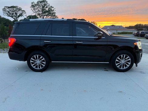 Used 2018 Ford Expedition Limited w/ Equipment Group 301A AWD/4WD image 8