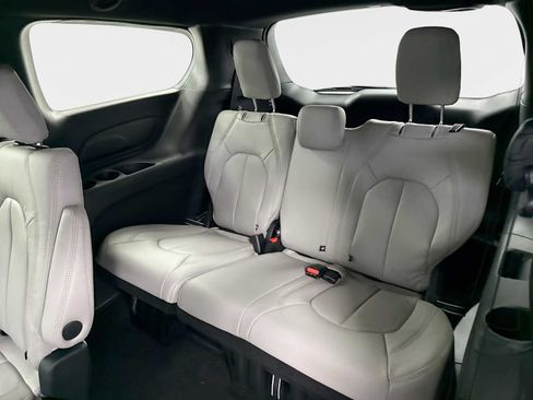New 2026 Chrysler Pacifica Select FWD image 25
