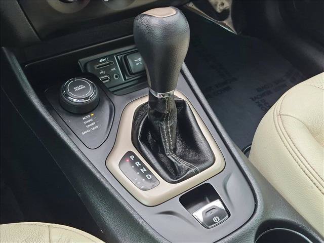 Used 2016 Jeep Cherokee Sport AWD/4WD image 10