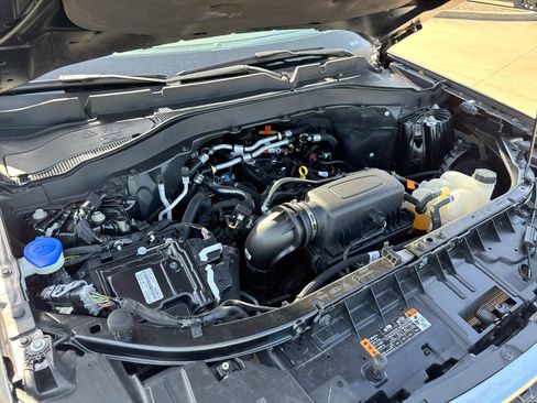 Used 2024 Ford Explorer XLT w/ Equipment Group 202A RWD image 24