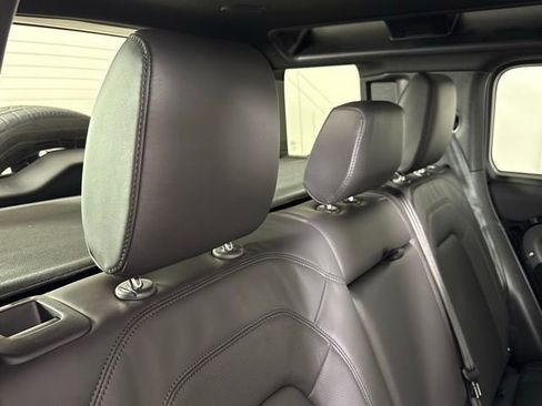 New 2026 Land Rover Defender 110 X-Dynamic SE image 27