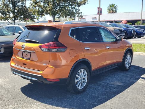 Certified 2020 Nissan Rogue SV image 4