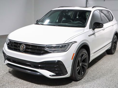 Used 2024 Volkswagen Tiguan SE R-Line FWD image 34