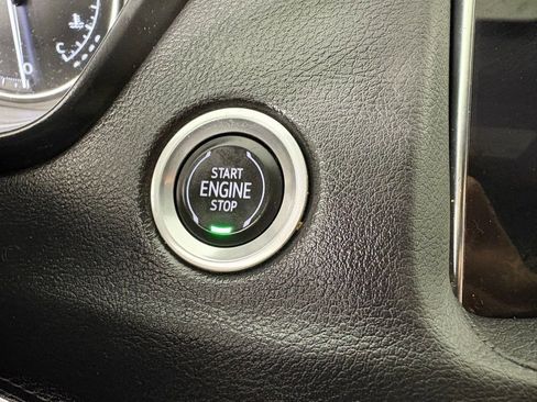 Used 2022 Cadillac XT4 Premium Luxury w/ Safety Alert Package image 26