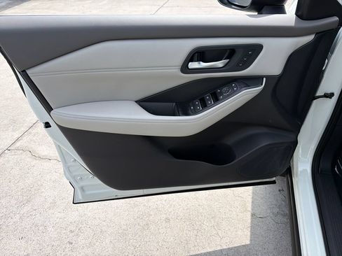 Used 2023 Nissan Rogue SL w/ SL Premium Package FWD image 18