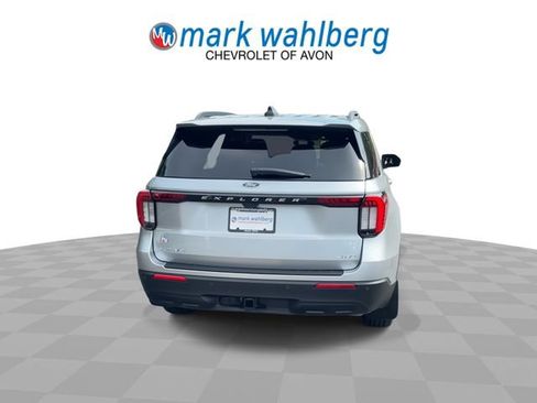 Used 2025 Ford Explorer Active AWD/4WD image 7