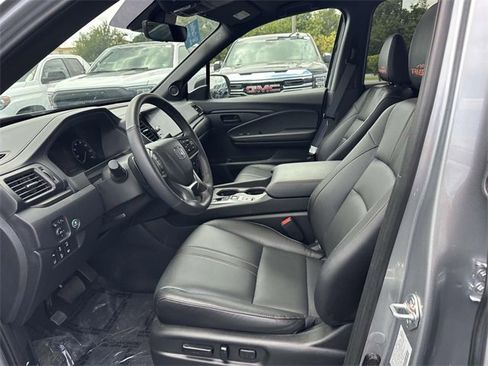 Used 2025 Honda Ridgeline TrailSport image 13