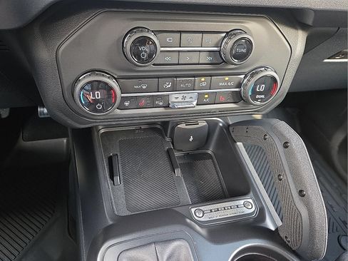 Used 2025 Ford Bronco Outer Banks w/ Sasquatch Package AWD/4WD image 18