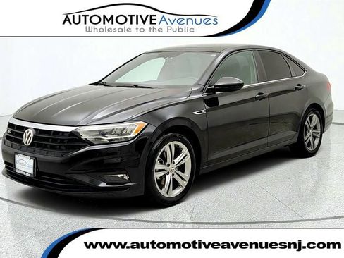 Used 2021 Volkswagen Jetta R-Line w/ R-Line Cold Weather Package FWD image 1