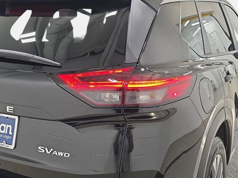 Used 2023 Nissan Rogue SV image 33