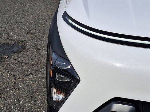 Certified 2025 Hyundai Kona SEL image 28