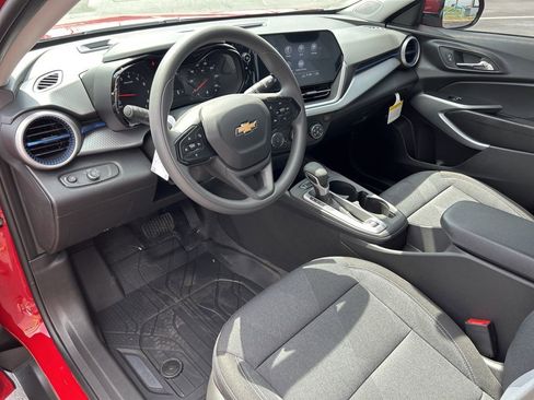 New 2026 Chevrolet Trax LS w/ LS Convenience Package FWD image 18