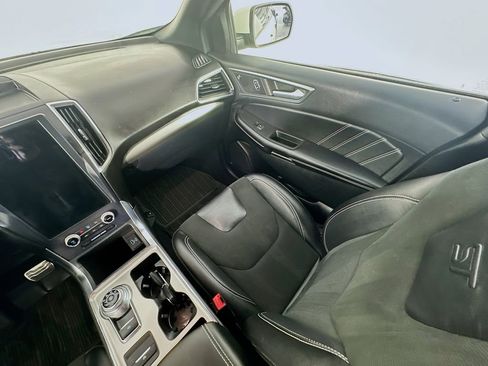 Used 2022 Ford Edge ST image 11