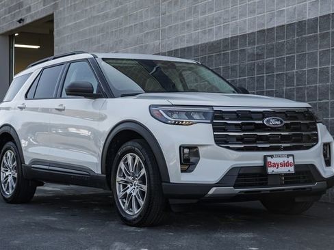 New 2026 Ford Explorer Active w/ Active Comfort Package image 2