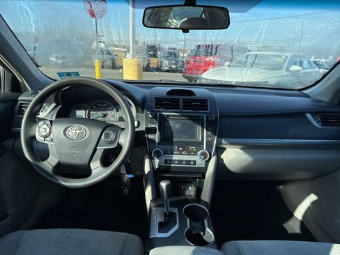 Used 2014 Toyota Camry LE image 18
