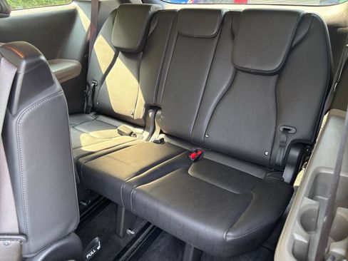Used 2026 Kia Carnival FWD image 25