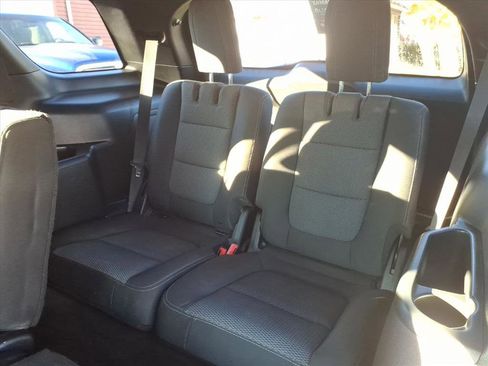 Used 2016 Ford Explorer XLT image 5