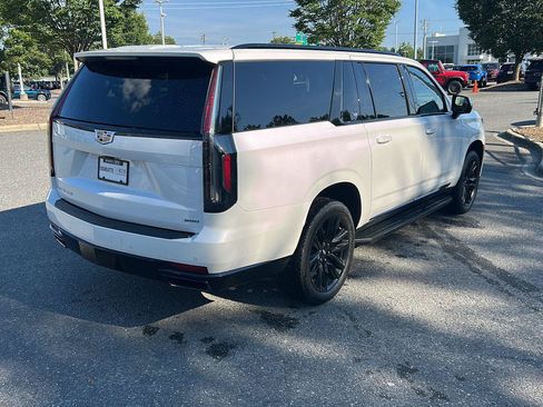 Used 2023 Cadillac Escalade ESV Sport AWD/4WD image 5