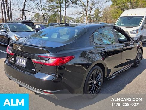 Used 2025 Toyota Camry SE image 6