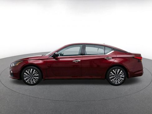Used 2025 Nissan Altima 2.5 SV FWD image 4