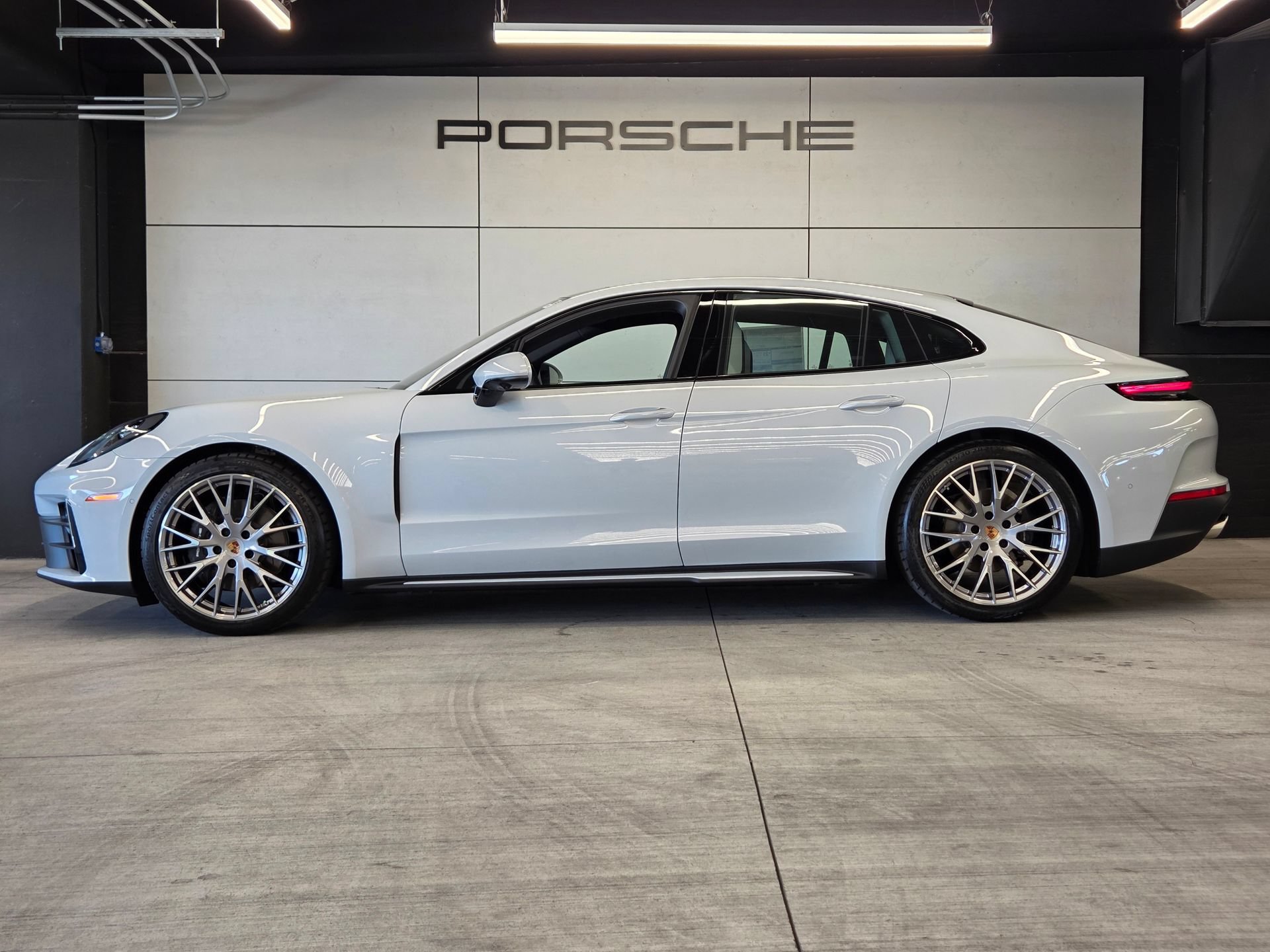 New 2026 Porsche Panamera 4 AWD/4WD image 2