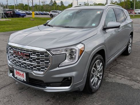 Used 2024 GMC Terrain Denali w/ Denali Premium Package AWD/4WD image 4