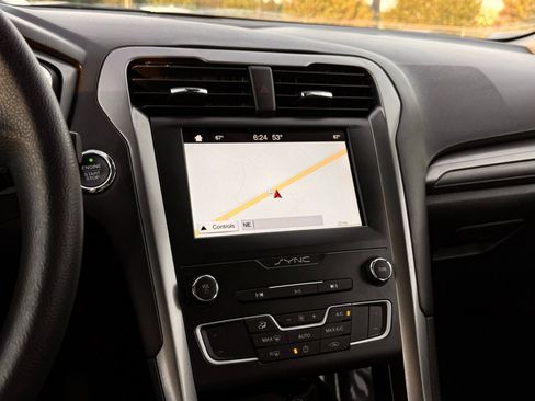 Used 2019 Ford Fusion SE FWD image 33
