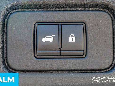 Used 2025 Nissan Pathfinder SV FWD image 25