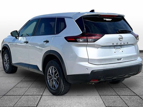 Used 2024 Nissan Rogue S FWD image 10