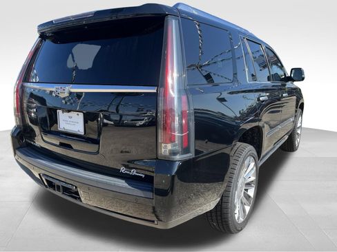 Used 2019 Cadillac Escalade Platinum RWD image 4