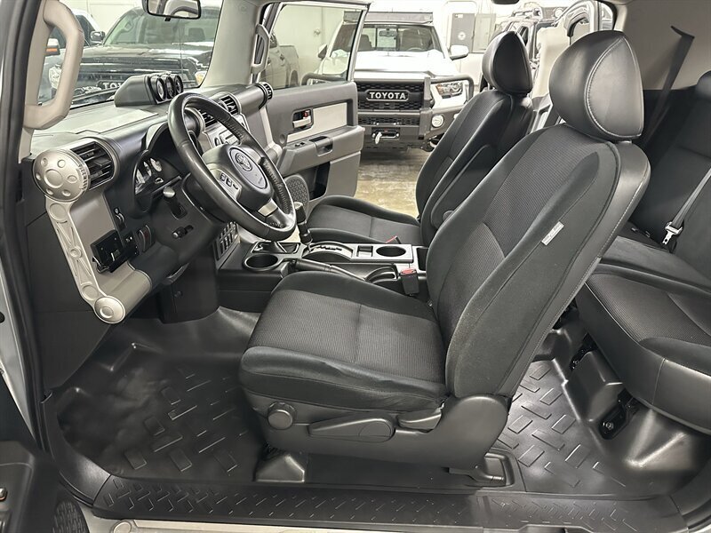 Used 2007 Toyota FJ Cruiser 4WD w/ Upgrade Pkg 2 image 14